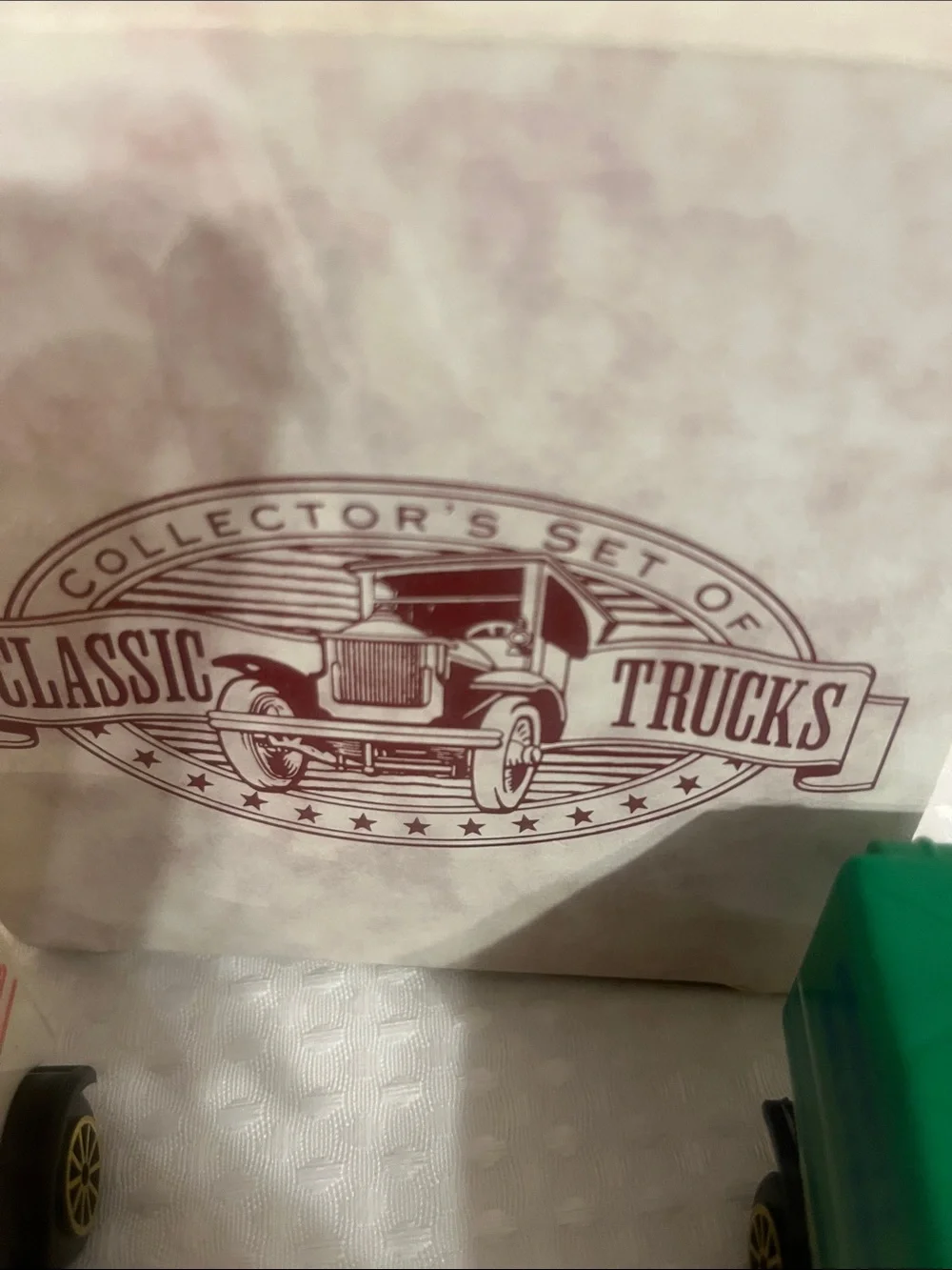 Classic Collectors Trucks Set - Yellow & Green Vintage-Style Trucks